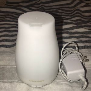 Essential oil diffuser